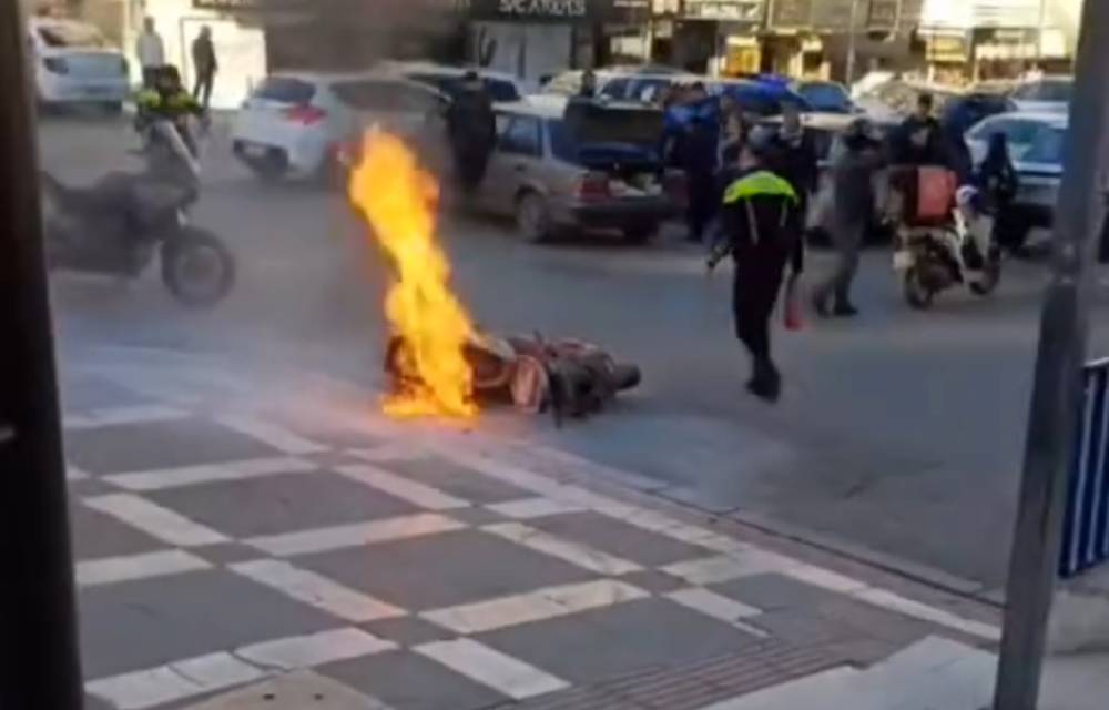 Şanlıurfa’da trafik cezasına sinirlenen sürücü motosikletini ateşe verdi  - Videolu Haber