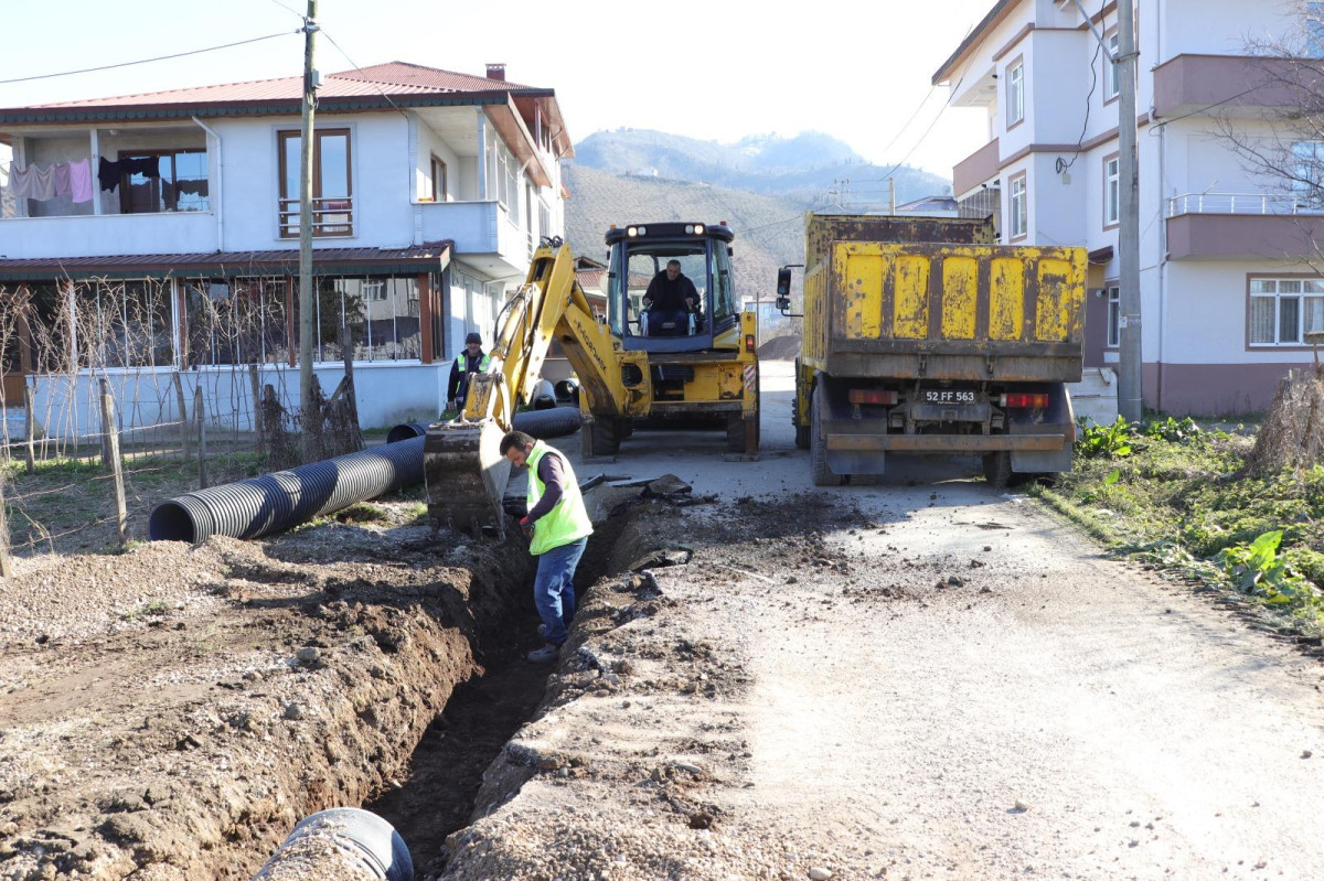 GÜLYALI’NIN ALTYAPISI YENİLENİYOR