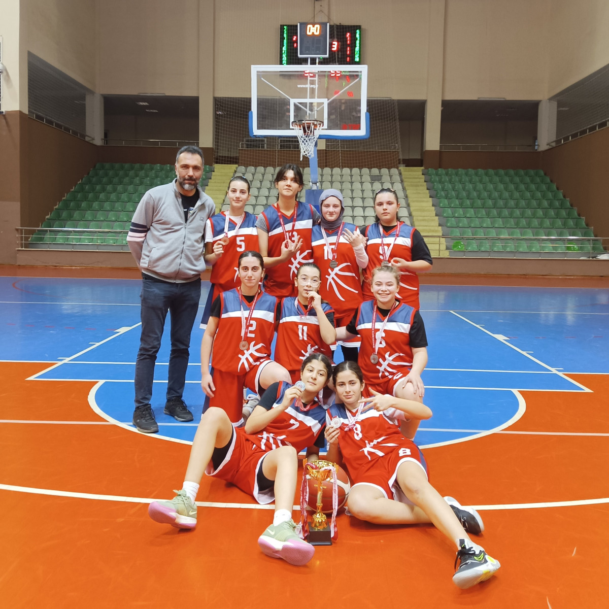 U18 BASKETBOLDA GENÇLİKSPOR İL İKİNCİSİ