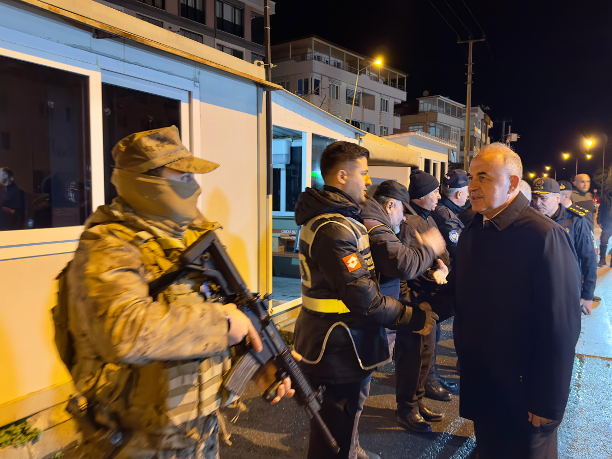 Vali Erol ve OBB Başkanı Güler, Yılbaşı Gecesi Çalışan Kamu Görevlilerini Ziyaret Etti